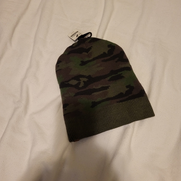 BNWT Roots Toque in Camo - Picture 1 of 1